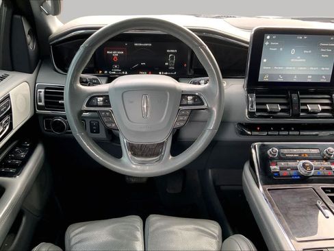 Used 2019 Lincoln Navigator Reserve AWD/4WD image 6