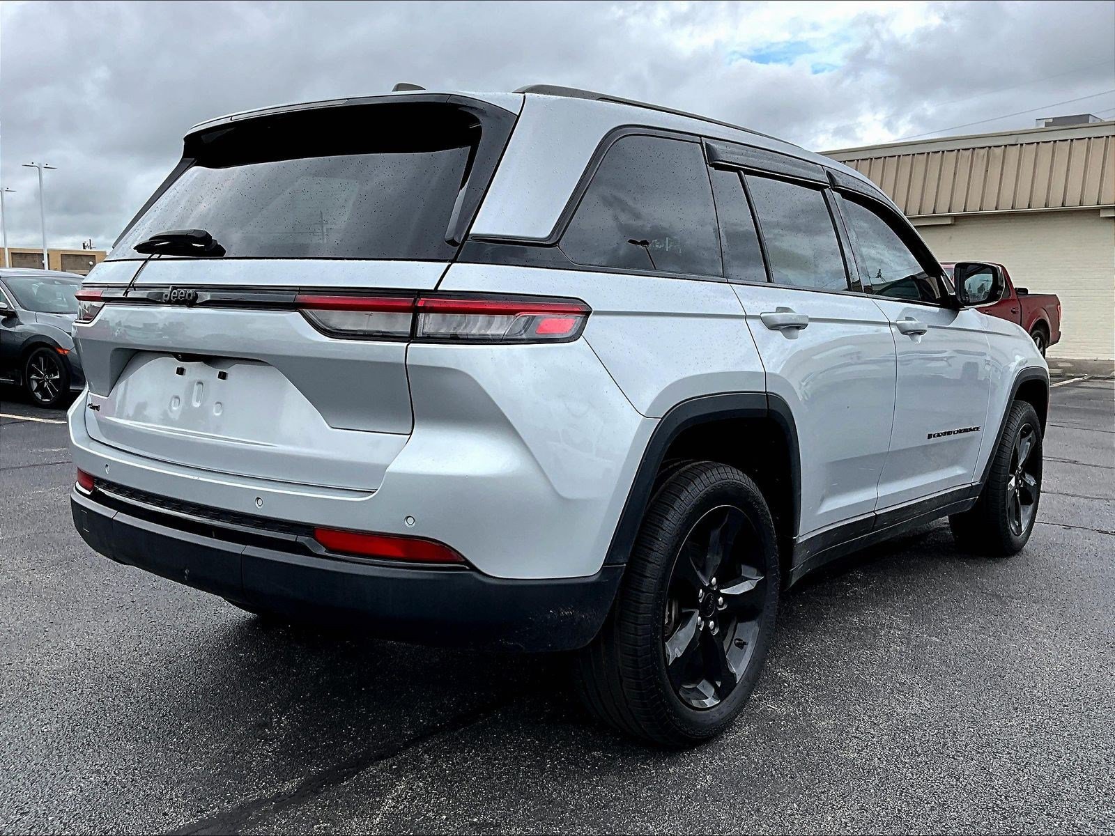 Used 2024 Jeep Grand Cherokee Altitude AWD/4WD image 6