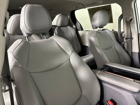 Used 2024 Toyota Sienna XLE FWD image 26