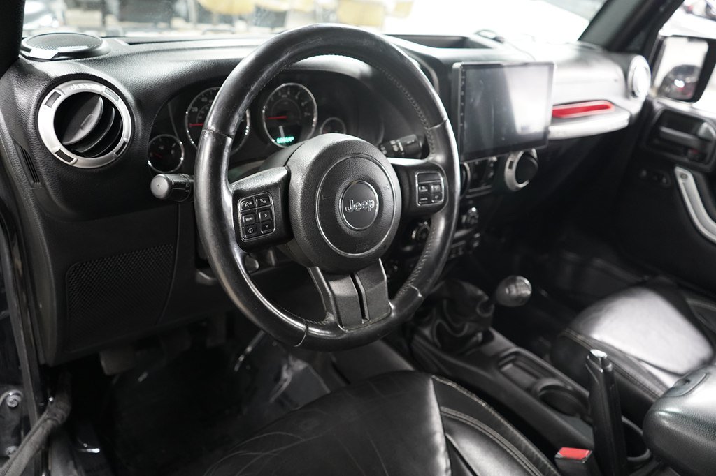 Used 2015 Jeep Wrangler Unlimited Sahara w/ Dual Top Group AWD/4WD image 12