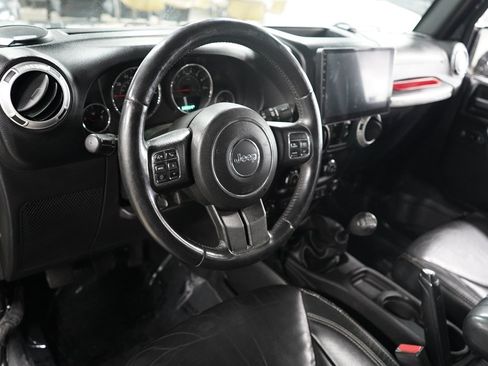 Used 2015 Jeep Wrangler Unlimited Sahara w/ Dual Top Group AWD/4WD image 12