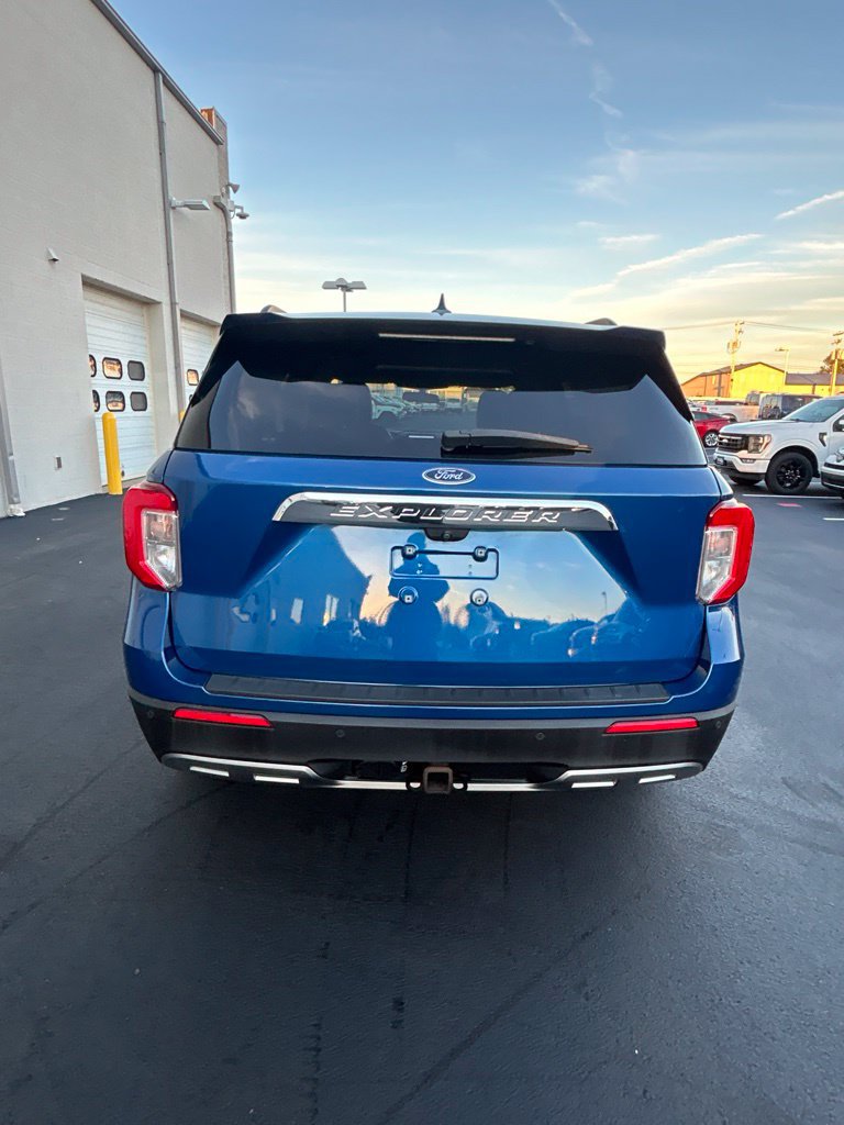 Used 2020 Ford Explorer XLT w/ Equipment Group 202A AWD/4WD image 9