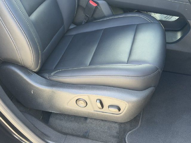 Used 2026 GMC Acadia Elevation w/ Elevation Premium Package FWD image 17