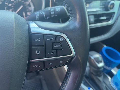 Used 2021 Toyota Highlander XSE image 18