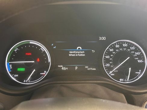 Used 2024 Toyota Sienna Limited image 42