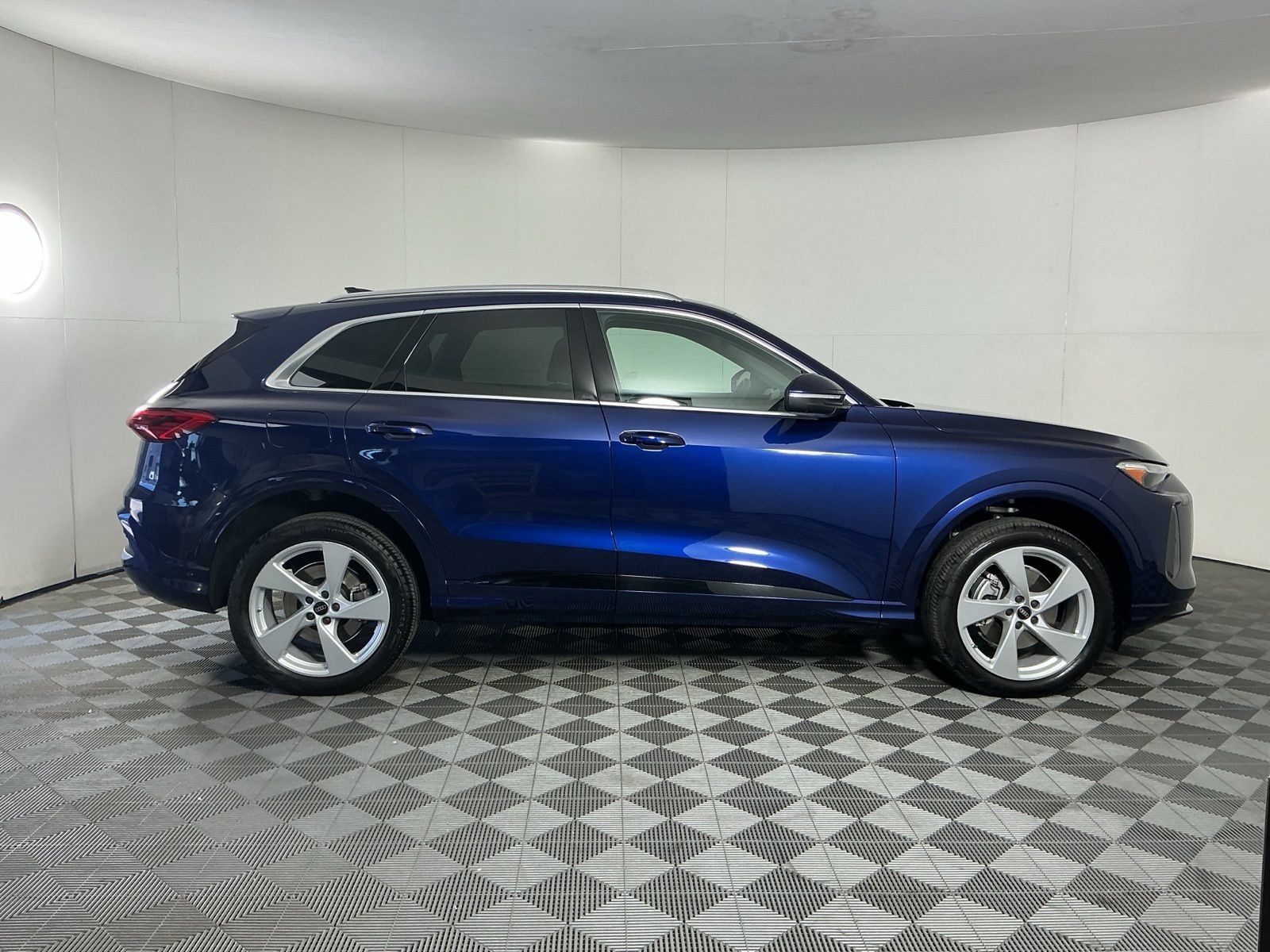Used 2025 Audi Q5 Premium w/ Premium Plus AWD/4WD image 9