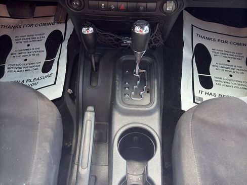 Used 2013 Jeep Wrangler Unlimited Rubicon w/ Connectivity Group image 16