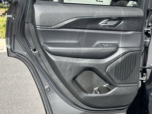 New 2025 Jeep Grand Cherokee Altitude image 20