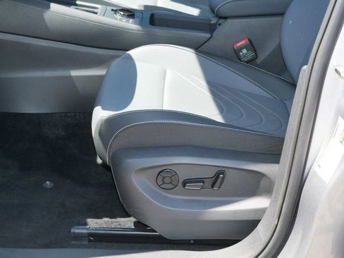 Certified 2025 Volkswagen Tiguan SE AWD/4WD image 14
