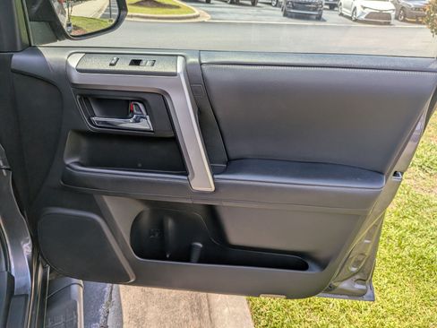 Used 2020 Toyota 4Runner SR5 Premium w/ Moonroof Package RWD image 24