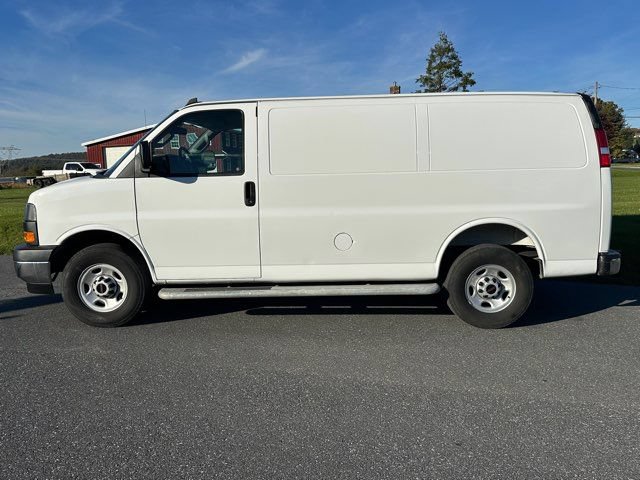 Used 2025 GMC Savana 2500 w/ Driver Convenience Package RWD image 2
