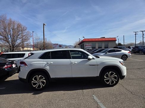 Used 2022 Volkswagen Atlas Cross Sport SEL image 3