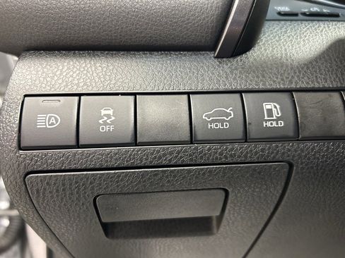 Used 2019 Toyota Camry SE image 13