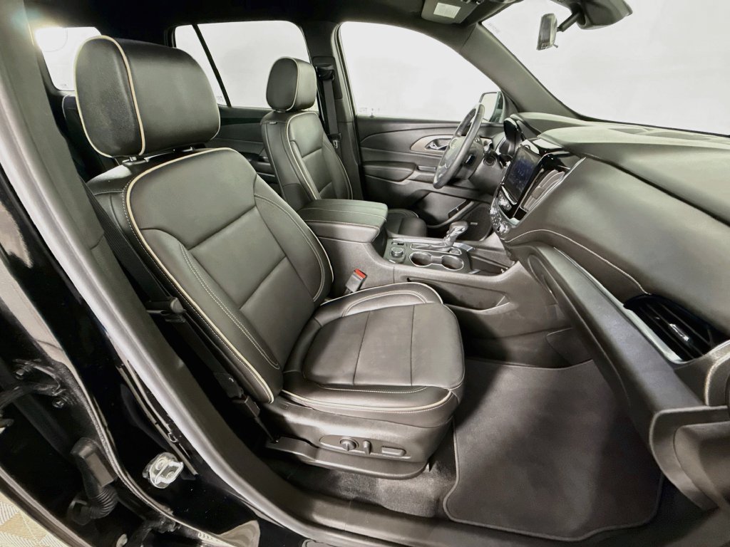 Used 2022 Chevrolet Traverse Premier w/ LPO, Cargo Package FWD image 30