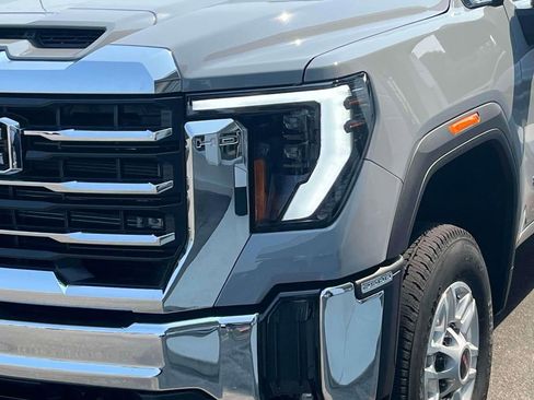 New 2025 GMC Sierra 2500 SLE w/ SLE Value Package; image 9