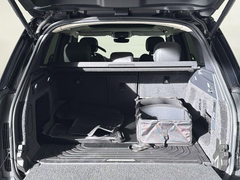 New 2026 Land Rover Range Rover SE image 26