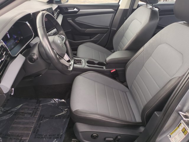 Used 2025 Volkswagen Jetta SE FWD image 15