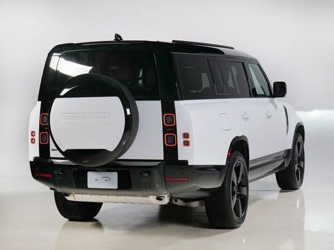 New 2026 Land Rover Defender 130 X-Dynamic SE image 2