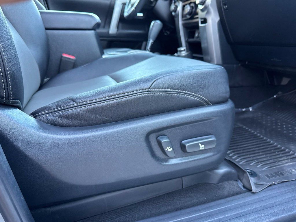 Used 2022 Toyota 4Runner SR5 Premium w/ Moonroof Package AWD/4WD image 39
