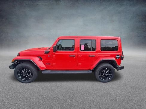 Used 2025 Jeep Wrangler Unlimited Sahara AWD/4WD image 6
