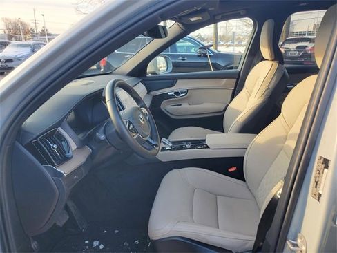Used 2025 Volvo XC90 B6 Plus image 15