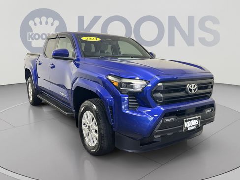 Used 2024 Toyota Tacoma SR5 AWD/4WD image 10