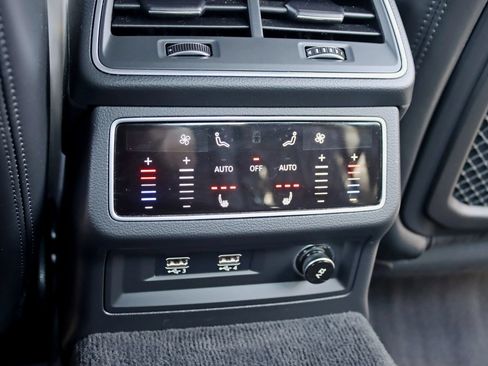 Used 2020 Audi S6 Prestige AWD/4WD image 32