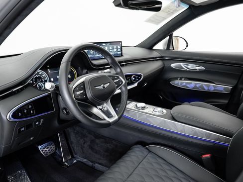 Used 2025 Genesis GV70 3.5T Sport w/ Sport Advanced Package image 4