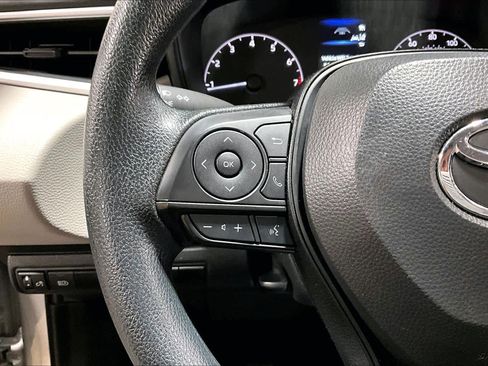 Used 2025 Toyota Corolla LE w/ Convenience Package image 25