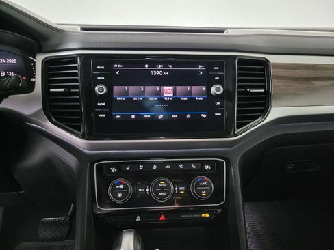 Used 2021 Volkswagen Atlas SEL Premium image 16