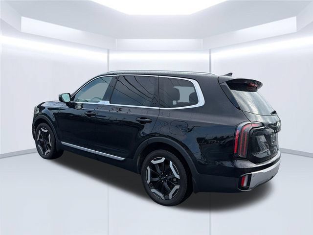 Used 2023 Kia Telluride EX w/ EX Captain's Chair Package AWD/4WD image 3