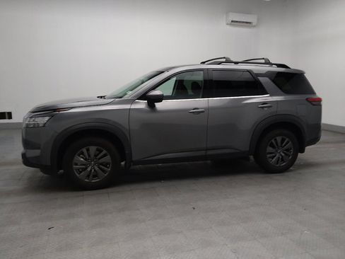Used 2022 Nissan Pathfinder SV FWD image 2