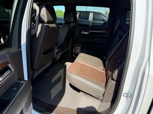 Used 2023 GMC Sierra 1500 Denali w/ Denali Reserve Package AWD/4WD image 8