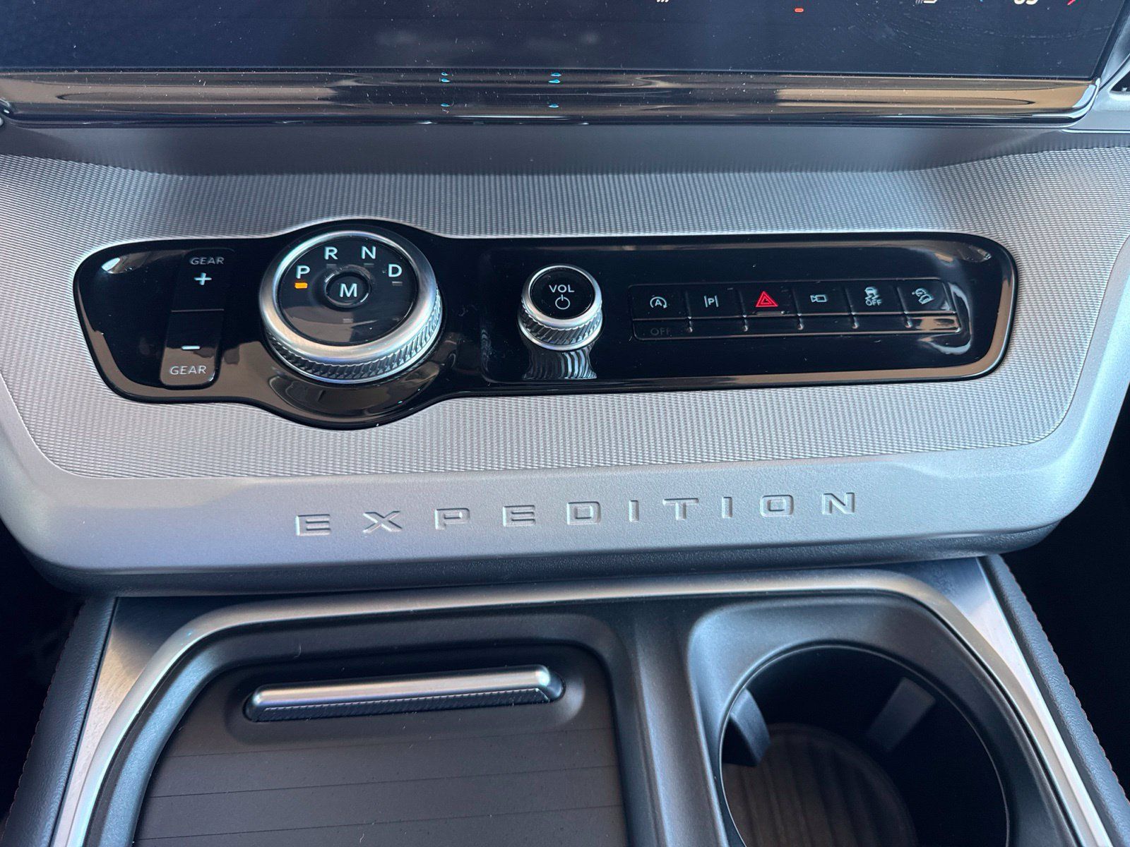 Certified 2025 Ford Expedition Active AWD/4WD image 33