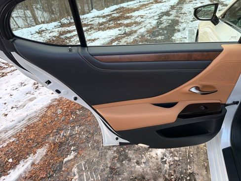 Used 2023 Lexus ES 350 w/ Premium Package image 14