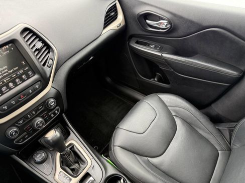 Used 2015 Jeep Cherokee Limited w/ Luxury Group image 25