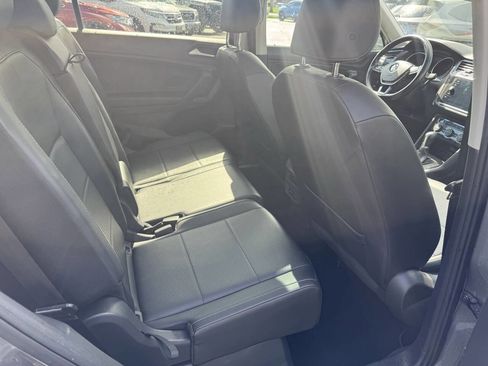 Used 2019 Volkswagen Tiguan SE w/ Panoramic Sunroof Package image 11