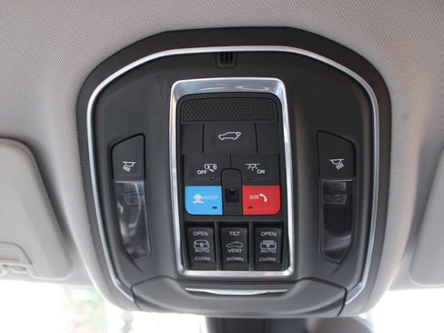 Used 2022 Jeep Grand Cherokee Limited image 49