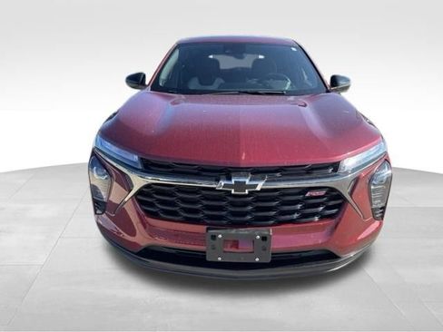 Certified 2025 Chevrolet Trax RS w/ Driver Confidence Package FWD image 8