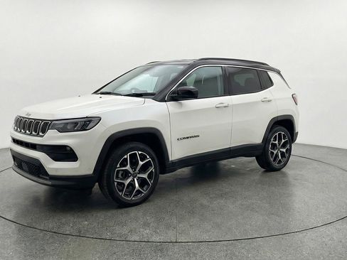 Used 2025 Jeep Compass Limited AWD/4WD image 3