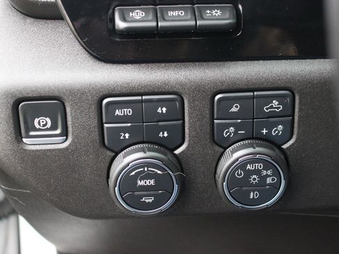 Used 2025 Chevrolet Silverado 1500 High Country AWD/4WD image 34