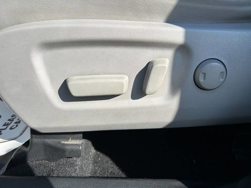 Used 2017 Toyota Highlander AWD V6 image 28