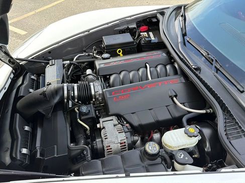 Used 2005 Chevrolet Corvette Coupe w/ Preferred Equipment Group RWD image 16