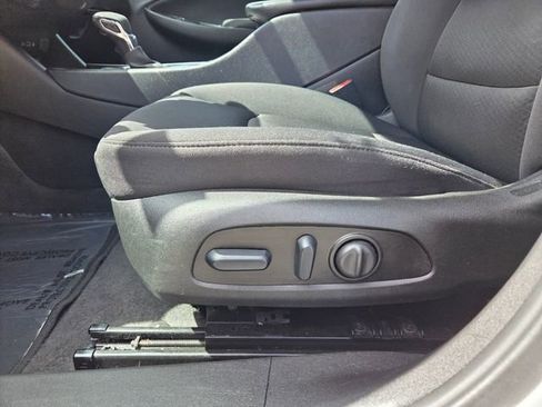 Certified 2025 Chevrolet Malibu LT image 28