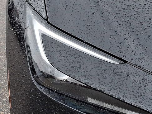 Used 2024 Toyota Prius LE image 9