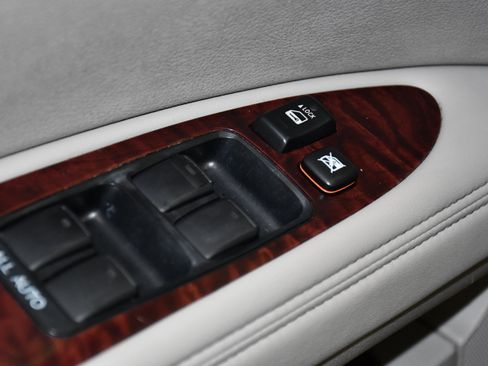 Used 2012 Toyota Avalon Limited FWD image 32