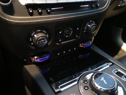 Used 2016 Rolls-Royce Dawn image 18