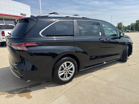 Certified 2025 Toyota Sienna Limited AWD/4WD image 3