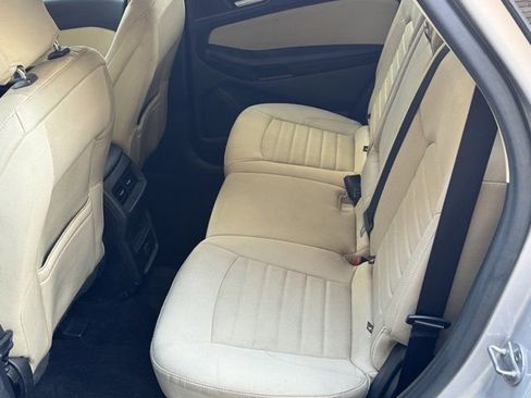 Used 2016 Ford Edge SE image 18