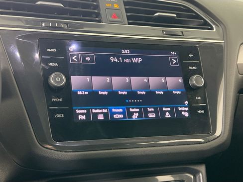 Used 2022 Volkswagen Tiguan SE AWD/4WD image 14